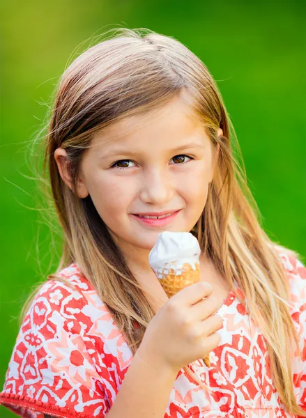 Girl with ice cream — Stock Photo, Image