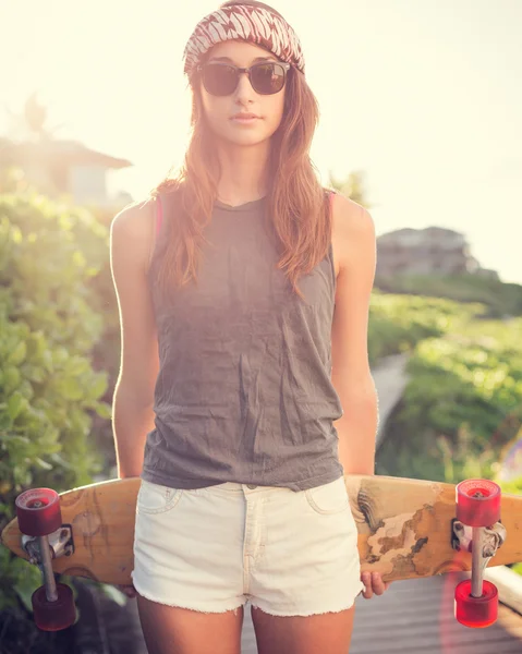 Beautiful young woman with a skateboard Royalty Free Stock Photos