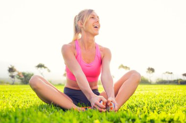 atletik kadın germe 