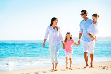 Kumsalda mutlu bir aile