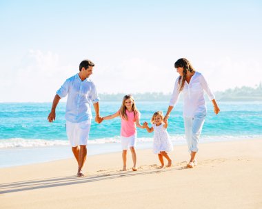 Aile tropikal plaj