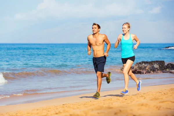 Sportliches Paar joggt zusammen — Stockfoto