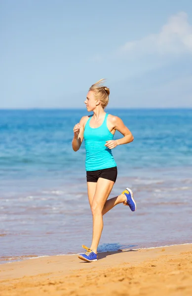 Vrouw in sportkleding joggen — Stockfoto