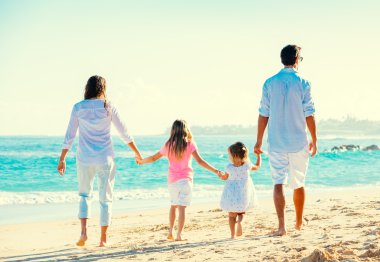 Kumsalda mutlu bir aile
