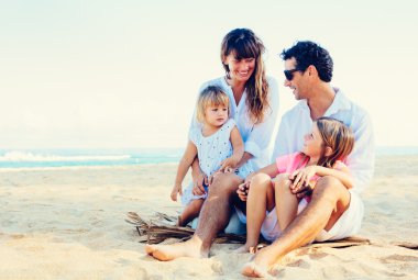 Kumsalda mutlu bir aile