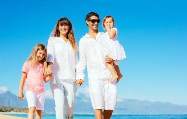 Kumsalda mutlu bir aile