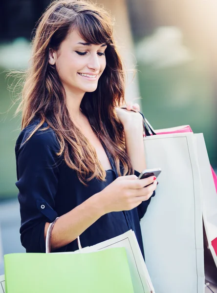 Mulher feliz compras — Fotografia de Stock