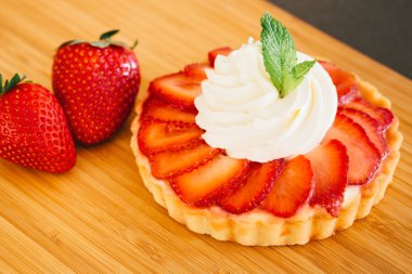 Organik sağlıklı meyve tatlısı