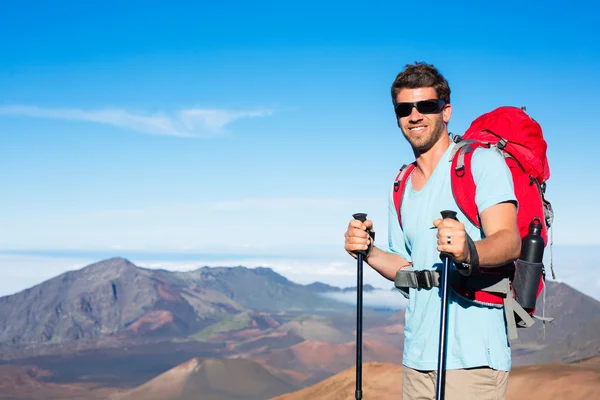 Hiker at mountain trail — Stock Photo, Image