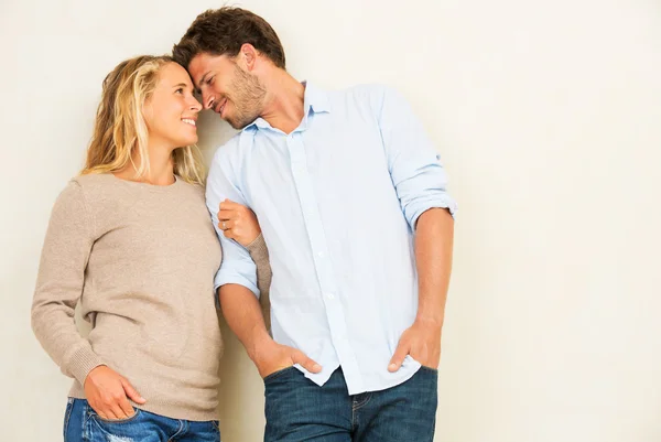 Casal em casa — Fotografia de Stock