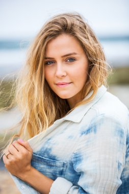 kadın açık havada dikey