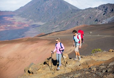 erkek ve kadın hiking