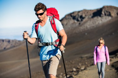 erkek ve kadın hiking