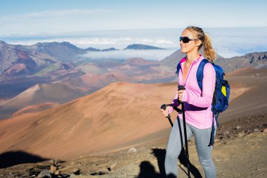 Yürüyüş yapan kadın