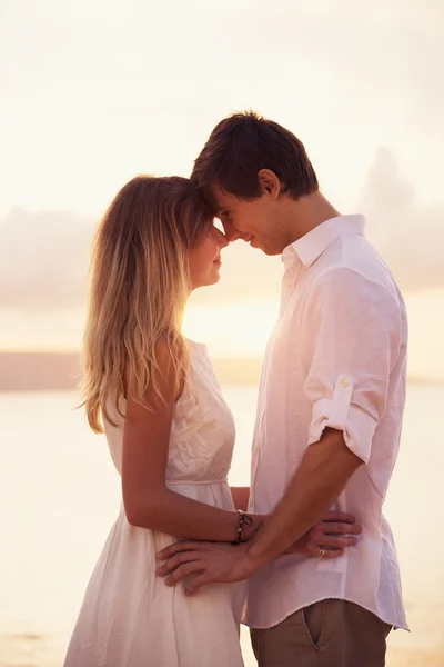 Casal na praia — Fotografia de Stock