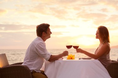 Çift zevk romantik sunnset akşam yemeği