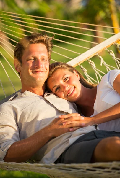 Couple relaxing in tropical hammock — Stock Photo, Image