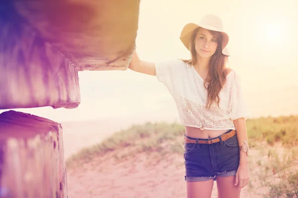 Beauitufl menina na praia — Fotografia de Stock