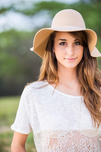 Hermosa joven mujer — Foto de Stock