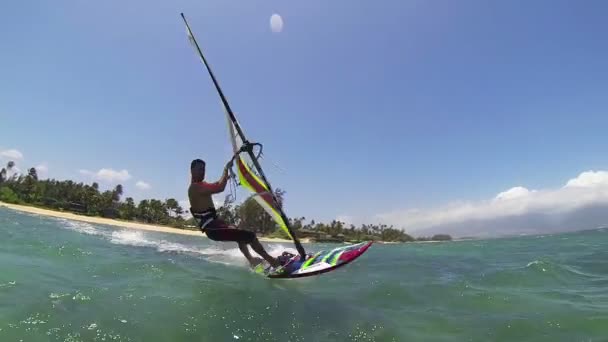 Homem do windsurf — Vídeo de Stock