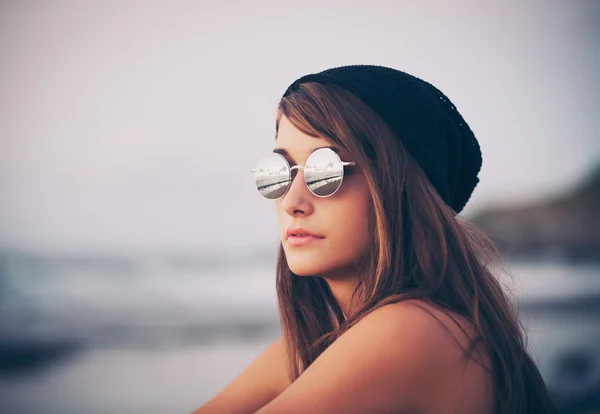 Jonge mode hipster vrouw — Stockfoto