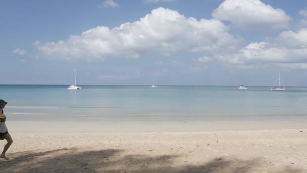 December 2021 Phuket Thailand People Relaxing White Sand Beach Wave — Stockvideo