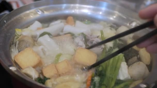 Tajski Hot Pot Stylu Suki Pełne Ryb Kuli Warzyw Mięsa — Wideo stockowe