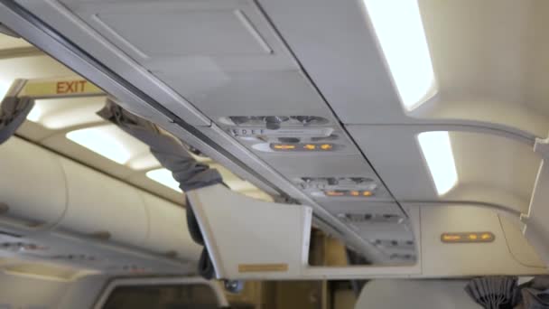 Znak Pasów Bezpieczeństwa Wewnątrz Kabiny Samolotu — Wideo stockowe