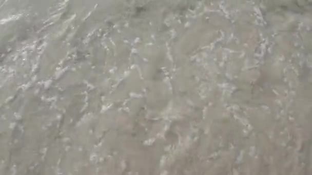 Поверхностная Текстура Волны Спокойного Моря Белом Песчаном Пляже Летнее Солнечное — стоковое видео