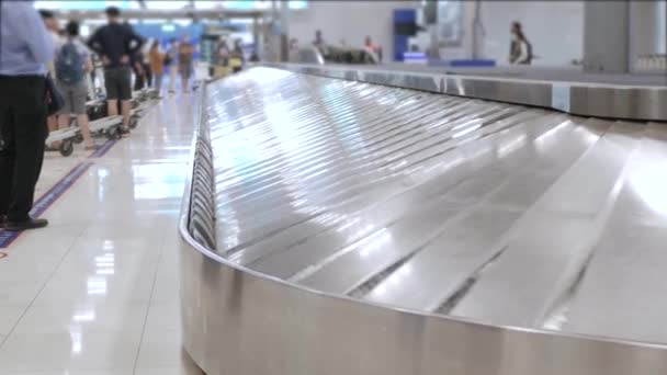 View Airport Luggage Conveyor Belt Empty Baggage Claim Belt — Stock Video