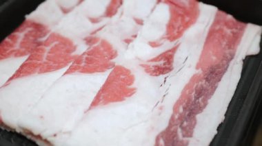 Kobe et kaydırağını yakından görmek eski püskü Japon usulü yahni pişirmeye hazır.