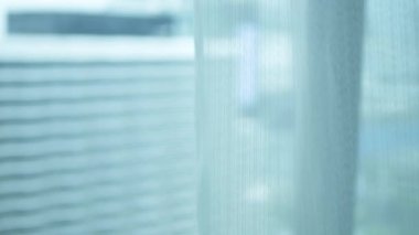 Oteldeki beyaz perdeye POV, yaz tatili dinlenme zamanı