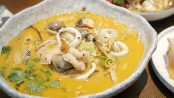 Bowl Japanese Noodle Tomyum Soup Seafood Japanese — Stockvideo