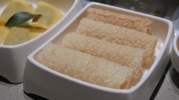 Sült Tofu Bőr Kész Főzni Hot Pot Kínai Stílusban — Stock videók