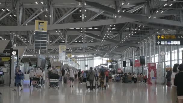 Maja 2022 Bangkok Tajlandia Pov Wewnątrz Terminalu Odlotów Lotniska Suvannabhumi — Wideo stockowe