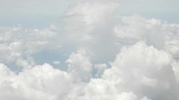 Vista Del Cielo Con Nube Hinchada Blanca Luz Del Sol — Vídeo de stock