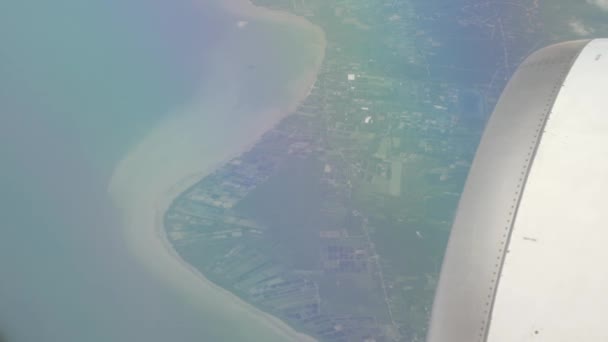 Widok Wnętrza Kabiny Samolotu Widokiem Wybrzeże Morza Silnik Samolotu — Wideo stockowe