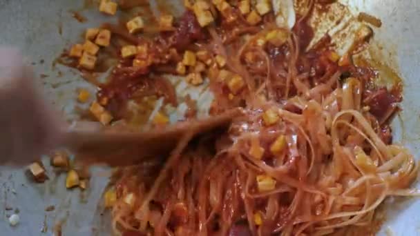 Ров Готуючи Смаженого Pad Thai Кухні Знаменита Вулична Їжа — стокове відео