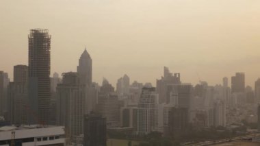 13 Nisan 2022: Bangkok, Tayland: Silon-Sathorn yolu çevresindeki Bangkok şehri manzaralı