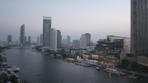 April 2022 Bangkok Thailand Uitzicht Chaophraya Rivier Met Wolkenkrabber Stad — Stockvideo