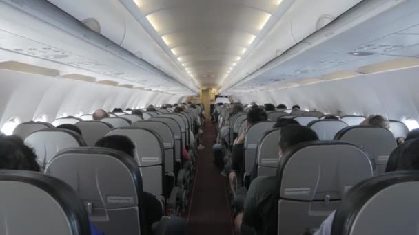 Pov Para Corredor Dentro Cabine Avião — Vídeo de Stock