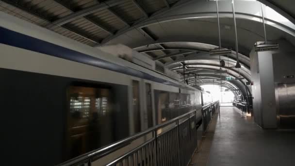 2022 Bangkok Thajsko Vlak Letištní Železnice Při Příjezdu Stanice — Stock video