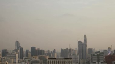 13 Nisan 2022: Bangkok, Tayland: Silon-Sathorn yolu çevresindeki Bangkok şehri manzaralı