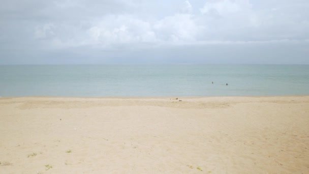 Eau Vague Mer Naturelle Avec Mousse Sur Plage Sable Blanc — Video