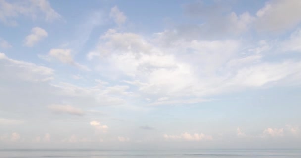 4K大自然の夕焼け空と雲が動く空のタイムラプス 自然環境背景 — ストック動画