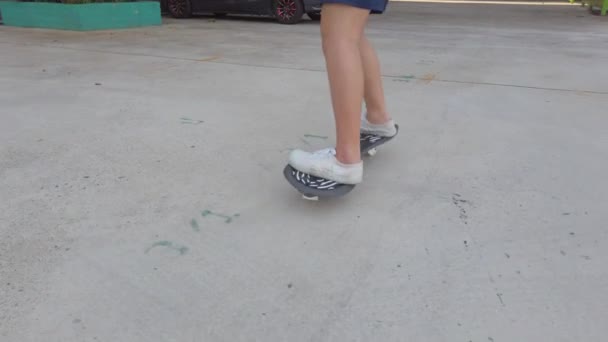 Pov Foot While Playing Skateboard Concrete Floor Playground — ストック動画