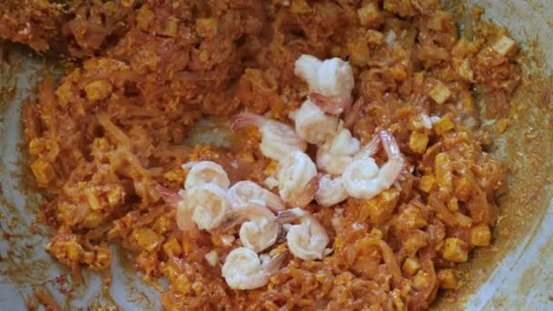 Pov Při Vaření Smažené Pad Thai Kuchyni Slavné Pouliční Jídlo — Stock video