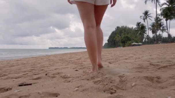 Slowmotion View Bare Foot Walking Beach Summer Vacation Holidays Closeup — Vídeos de Stock