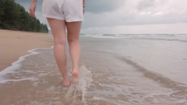 Slowmotion View Bare Foot Walking Beach Summer Vacation Holidays Closeup — Vídeos de Stock