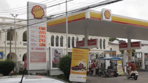 Июля 2022 Пхукет Таиланд График Цен Бензозаправочную Станцию Shell Старом — стоковое видео